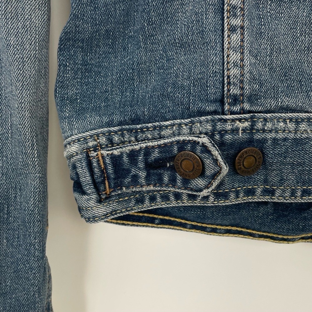 Abercrombie & Fitch Women's Vintage Y2K Distressed Trucker Denim Jacket Size M - Picture 9 of 10